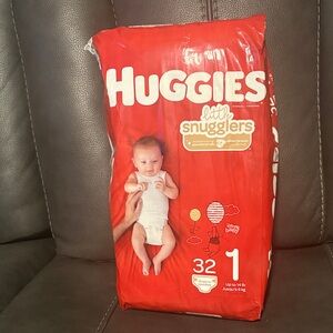 Huggies Little Snugglers Diapers - Red